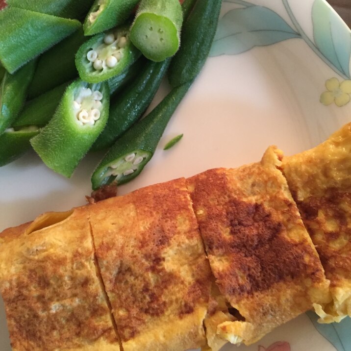 お弁当に！簡単朝のお手軽卵焼きと茹でオクラ